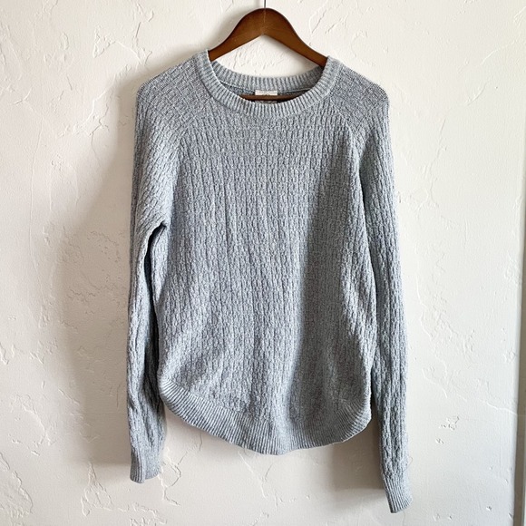 St. John's Bay Sweaters - St. John's Bay Size Medium Sweater - Gray Tight Knit Pattern Long Sleeve Cozy
